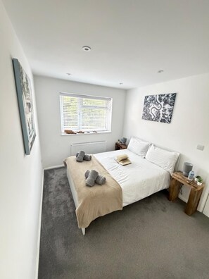 2 slaapkamers, een strijkplank/strijkijzer, wifi, beddengoed