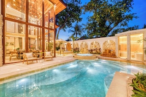 A modern pool area with a hot tub, outdoor seating, and a staircase leading to an upper level. - Villa Nord, New 7 Bdr, Jacuzzi, Sauna, Ice bath (Kabupaten Badung)