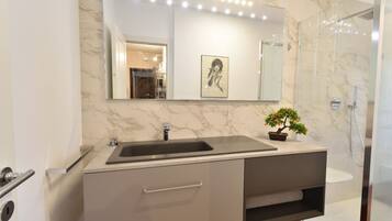 Dusche, Bidet, Handtücher