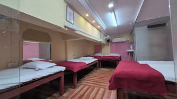 Asrama Umum Standar, Bebas Asap Rokok, kamar mandi umum | Ruang kerja ramah laptop dan Wi-Fi gratis