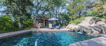 Wine Country Resort - Sleeps 19 - 7BRs, 7 Private BAs, Pool, Hot Tub