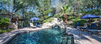 Wine Country Resort - Sleeps 19 - 7BRs, 7 Private BAs, Pool, Hot Tub