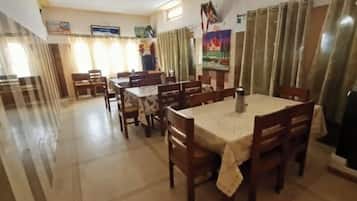 Classic Quadruple Room | Dining