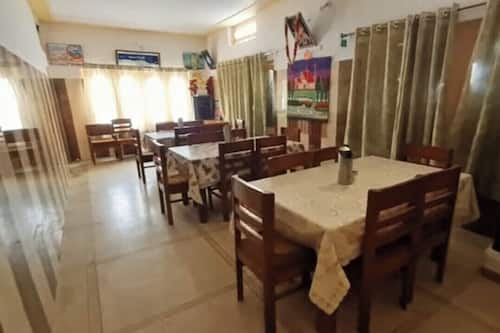 Classic Quadruple Room | Dining