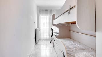 2 bedrooms, desk, iron/ironing board, free WiFi