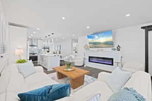 Smart TV y chimenea 