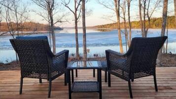 Cabin, 1 Bedroom, Balcony, Lake View | Terrace/patio