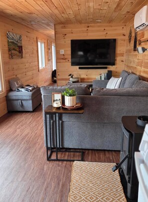 Living area - Lakeview Property on Indian Lake NB Canada (Sheffield)