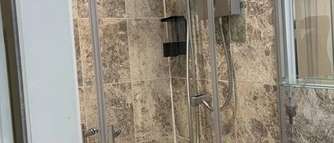 Studio, 1 chambre, fumeur, vue sur la ville | Salle de bain