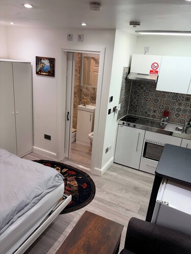 Studio With Own Entrance Perfect Getaway!