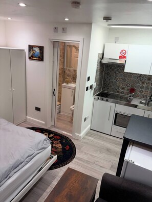 Studio, 1 Bedroom, Smoking, City View - Studio With Own Entrance Perfect Getaway! (London)