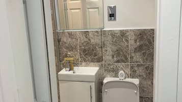 Studio, 1 chambre, fumeurs, vue ville | Salle de bain