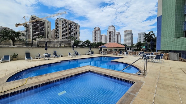 Apartment | Pool | Outdoor pool - Barra Premium 2 Quartos Com Varanda (Rio de Janeiro)
