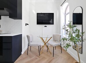 Dining - Chic Valour studio in De Waterkant (Cape Town)