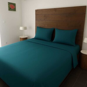 Bed sheets - Charming renovated studio on ground floor - swimming pool with garden view 5 minutes from the beach (Saint-François)