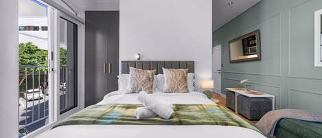 Desk, iron/ironing board, free WiFi, bed sheets