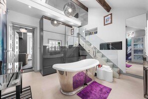 Dusche, Haartrockner, Shampoo