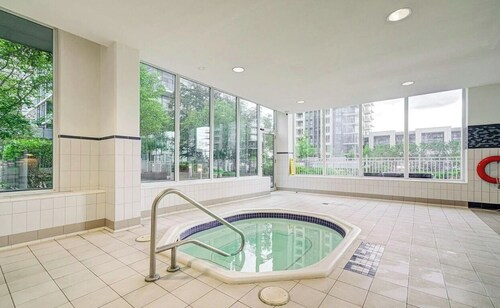Square One Luxury Condo Pool Hot Tub Skyline Views