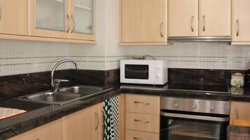 Apartment, 2 Bedrooms, Terrace, Ocean View | Interior