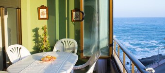 Spacious Ocean-view Apartment in Orpesa, Spain