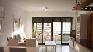 Apartment, 2 Bedrooms, Terrace, Ocean View | Ruang tamu