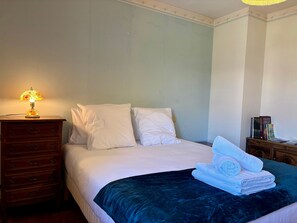 WiFi, bed sheets