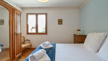 2 bedrooms, WiFi, bed sheets