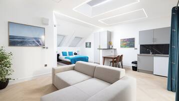 Deluxe Studio Suite | Soundproofing, iron/ironing board, free WiFi