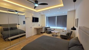 Deluxe Studio Suite, City View | Soundproofing, iron/ironing board, free WiFi - Harrow Boutique Suites and Rooms (Harrow)