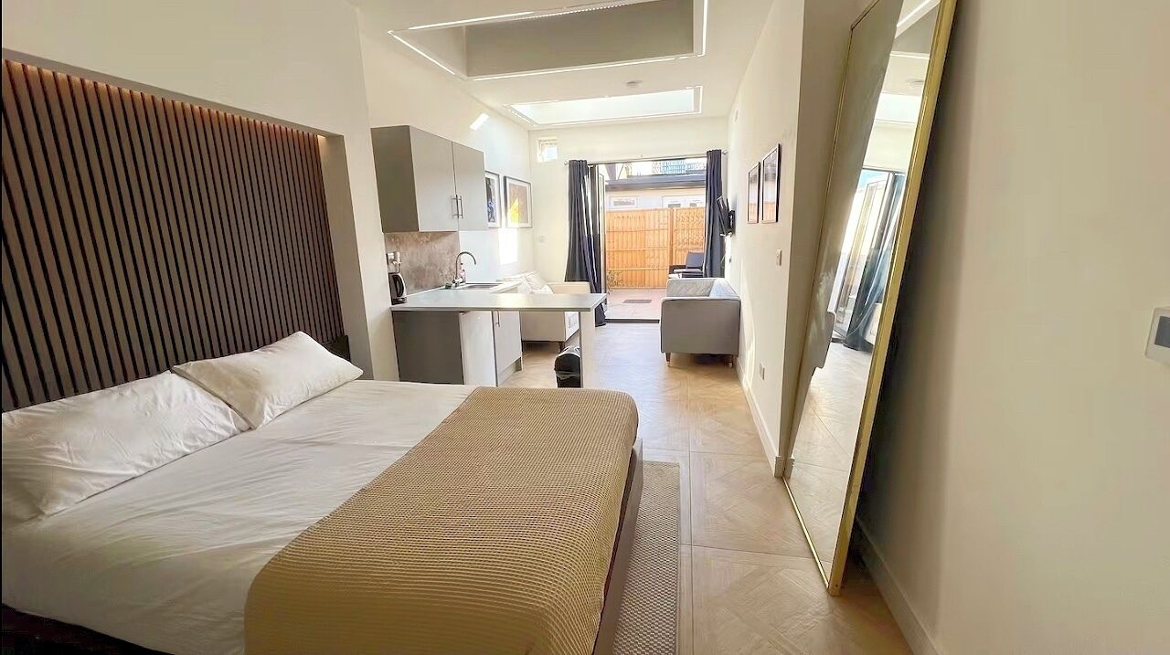 Decoración personalizada, muebles diferentes y escritorio 