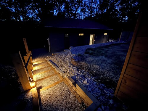 Headless Goose Chalet - Near Bloomington - Hot tub, gas grill, and fire pit
