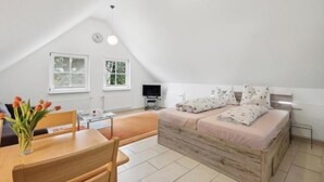 1 bedroom, bed sheets - Pure relaxation: Cozy vacation apartment for rent on the island of Rügen (Lancken-Granitz)
