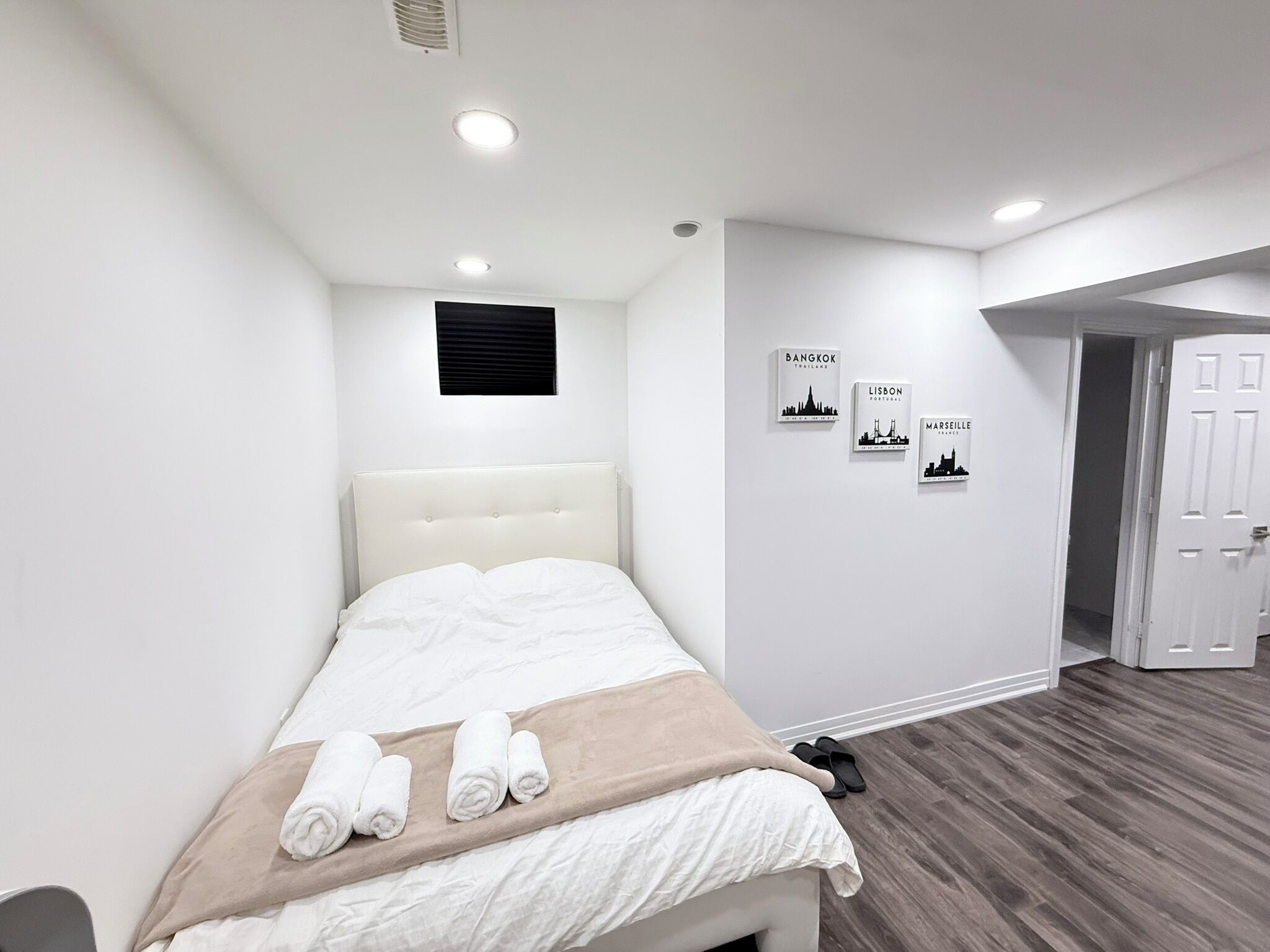 WiFi, bed sheets