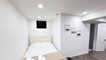 WiFi, bed sheets