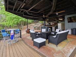 Terrace/patio - The Tree House on Lake Martin (Tallapoosa County)