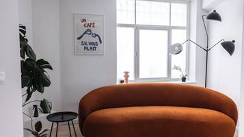 55-Zoll-Flachbildfernseher mit Kabelempfang, Netflix, Streaming-Dienste