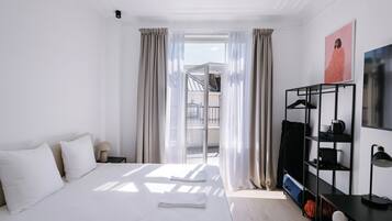 Iron/ironing board, free WiFi, bed sheets