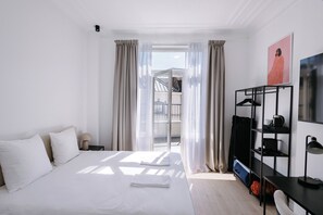 Een strijkplank/strijkijzer, gratis wifi, beddengoed