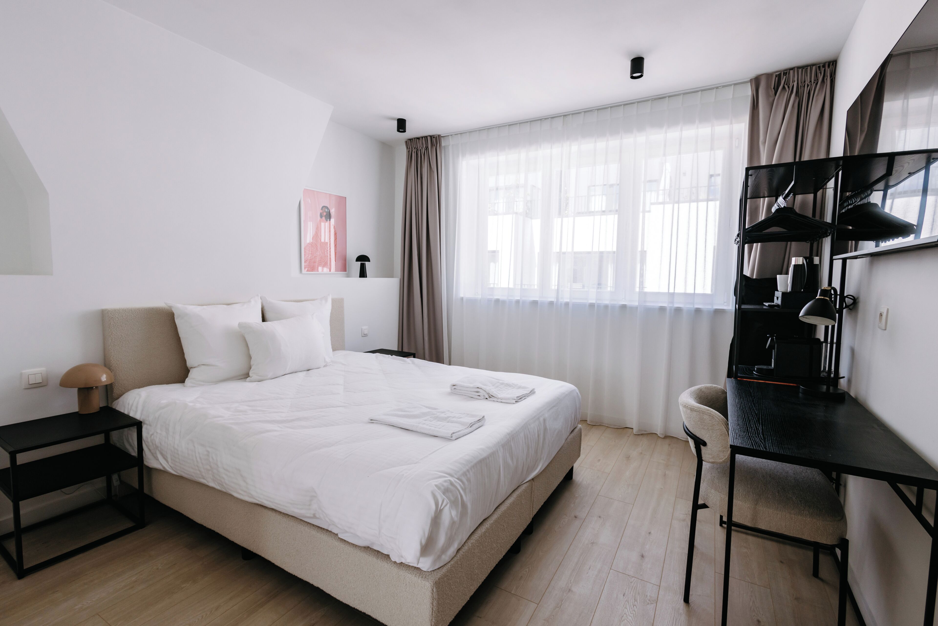 Deluxe kamer, uitzicht op de stad | Een strijkplank/strijkijzer, gratis wifi, beddengoed
