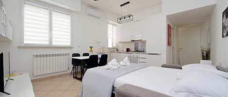 Iron/ironing board, free WiFi, bed sheets