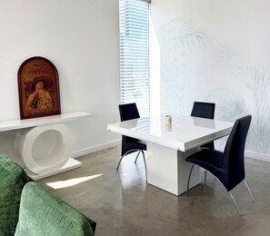 Dining - Downtown Miami 2 Bedroom Condo Skyline Views (Miami)