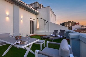Outdoor dining - Luxury penthouse with private terrace in Granada. San Anton 401 (Granada)