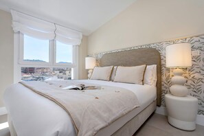 4 habitaciones, tabla de planchar con plancha, wifi y ropa de cama 