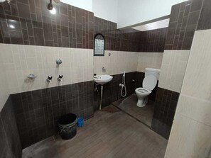 Shower, free toiletries, towels - Kashyap Jakhi Bigha Dehri (Dehari)