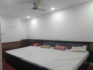 Desk, free WiFi - Kashyap Jakhi Bigha Dehri (Dehari)