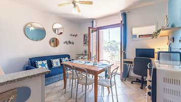 Apartment, Balkon | Wohnbereich