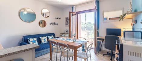 Apartment, Balkon | Wohnbereich