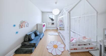 Townhome with Parking Ideal for Longer Stays