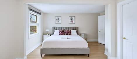 4 bedrooms, desk, iron/ironing board, free WiFi
