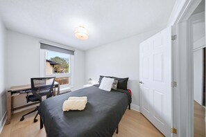 4 bedrooms, desk, iron/ironing board, free WiFi